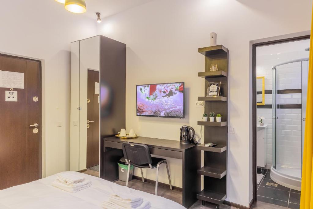 CHÂTEAU: Upscale Suites in Bucharest's Historical Center! - Resim 37