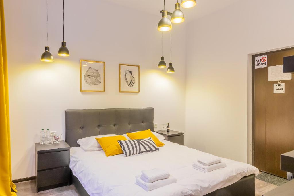 CHÂTEAU: Upscale Suites in Bucharest's Historical Center! - Resim 14