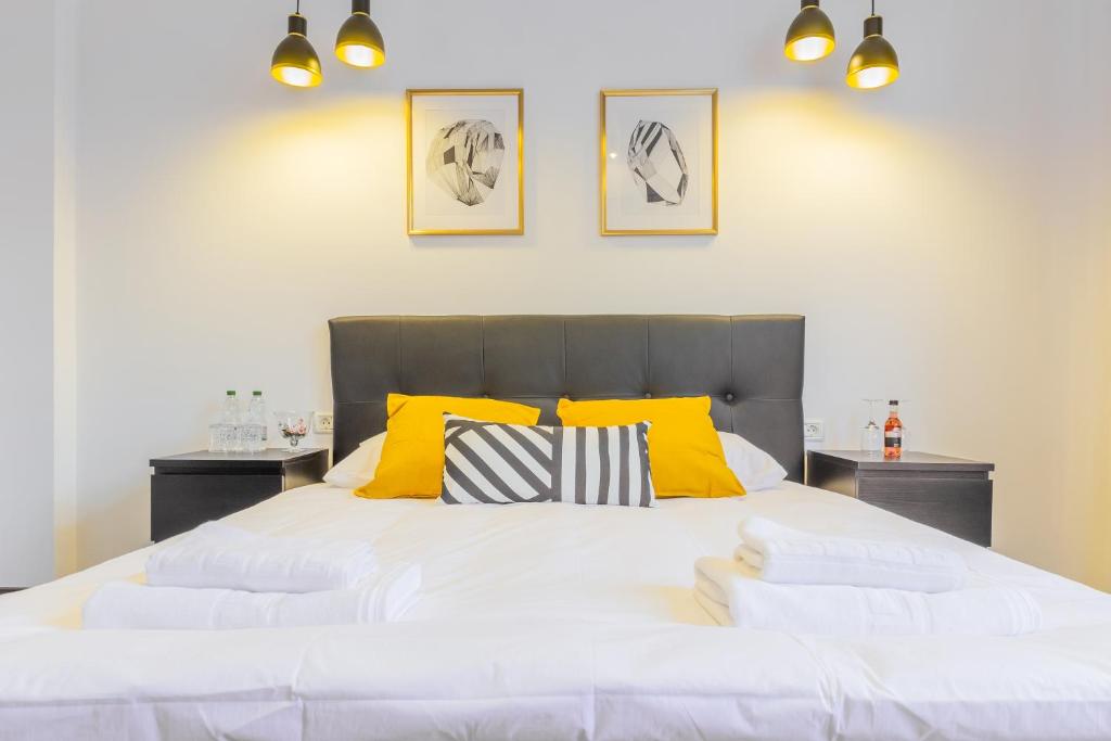 CHÂTEAU: Upscale Suites in Bucharest's Historical Center! - Resim 10