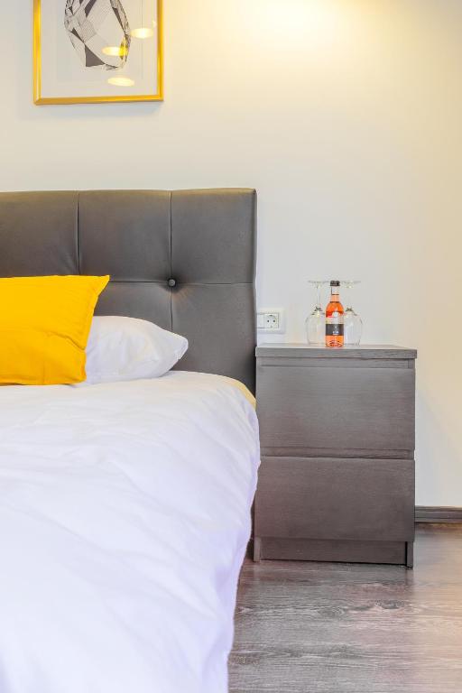 CHÂTEAU: Upscale Suites in Bucharest's Historical Center! - Resim 11