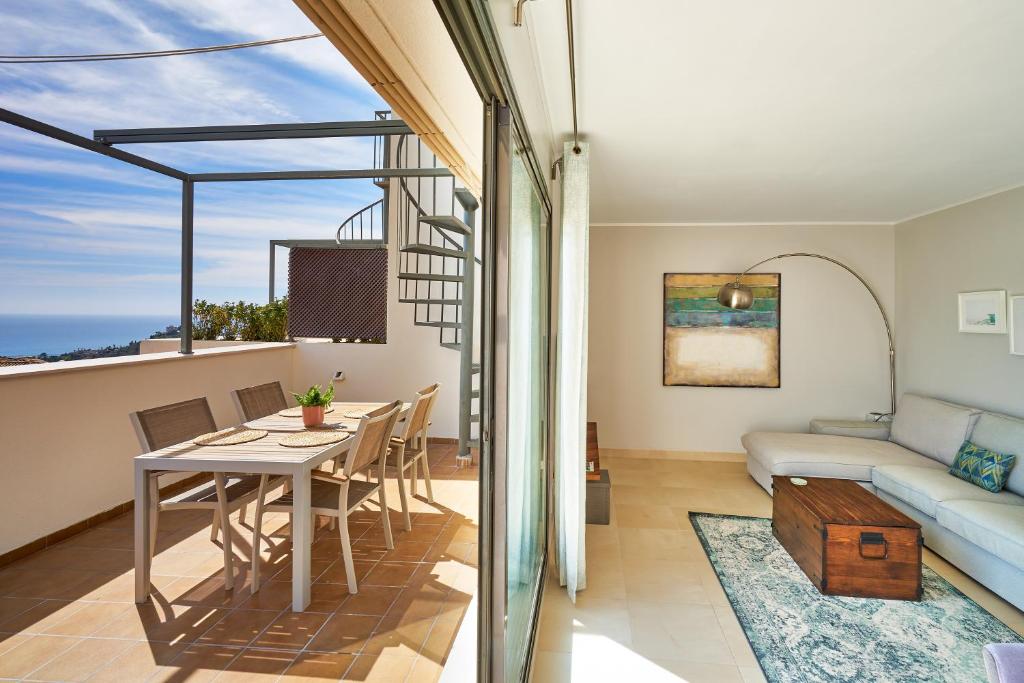 Posedenie v ubytovaní Sea View Penthouse, Pool, Privacy, Benalmadena