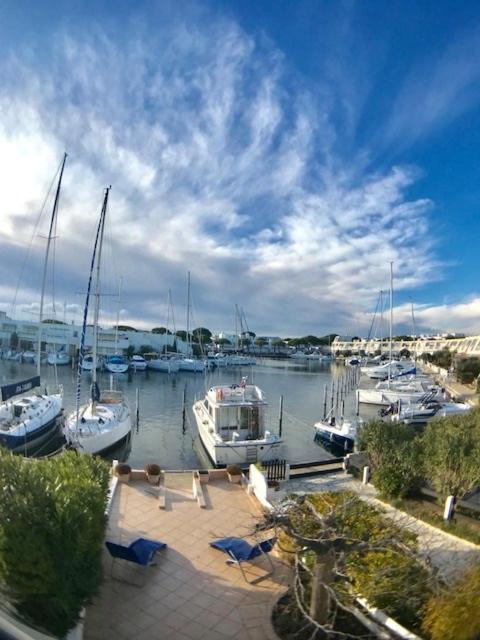 Photo de la galerie de l'établissement AS14715 - Marina p3 avec appontement et parking privé, superbe vue sur les bateaux, au Grau-du-Roi