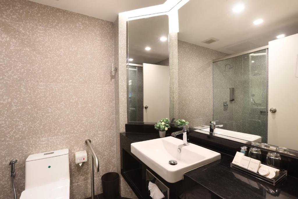 Lee Gardens Plaza Hotel - SHA Plus - Resim 17