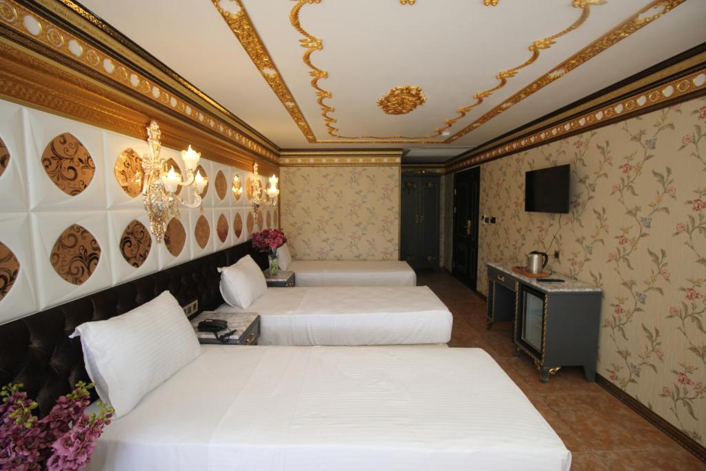 A bed or beds in a room at Laleli Blue Marmaray Hotel