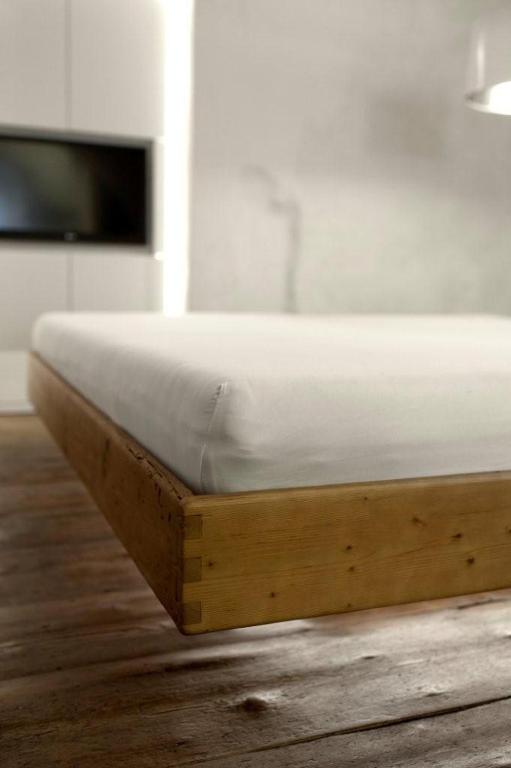 Postel nebo postele na pokoji v ubytování Turmhotel