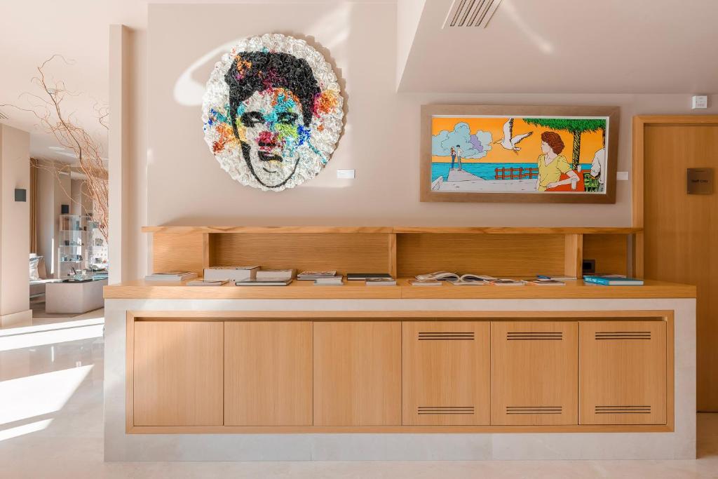 Somewhere Vouliagmeni - Resim 17