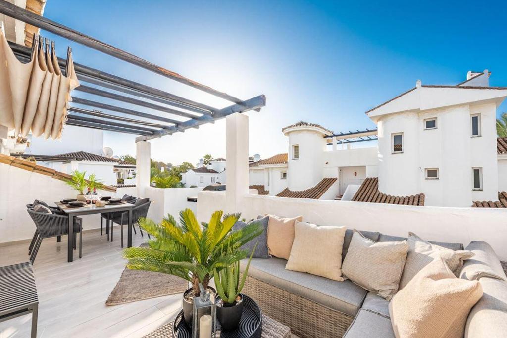 New Scandinavian style duplex penthouse in Los Naranjos de ...
