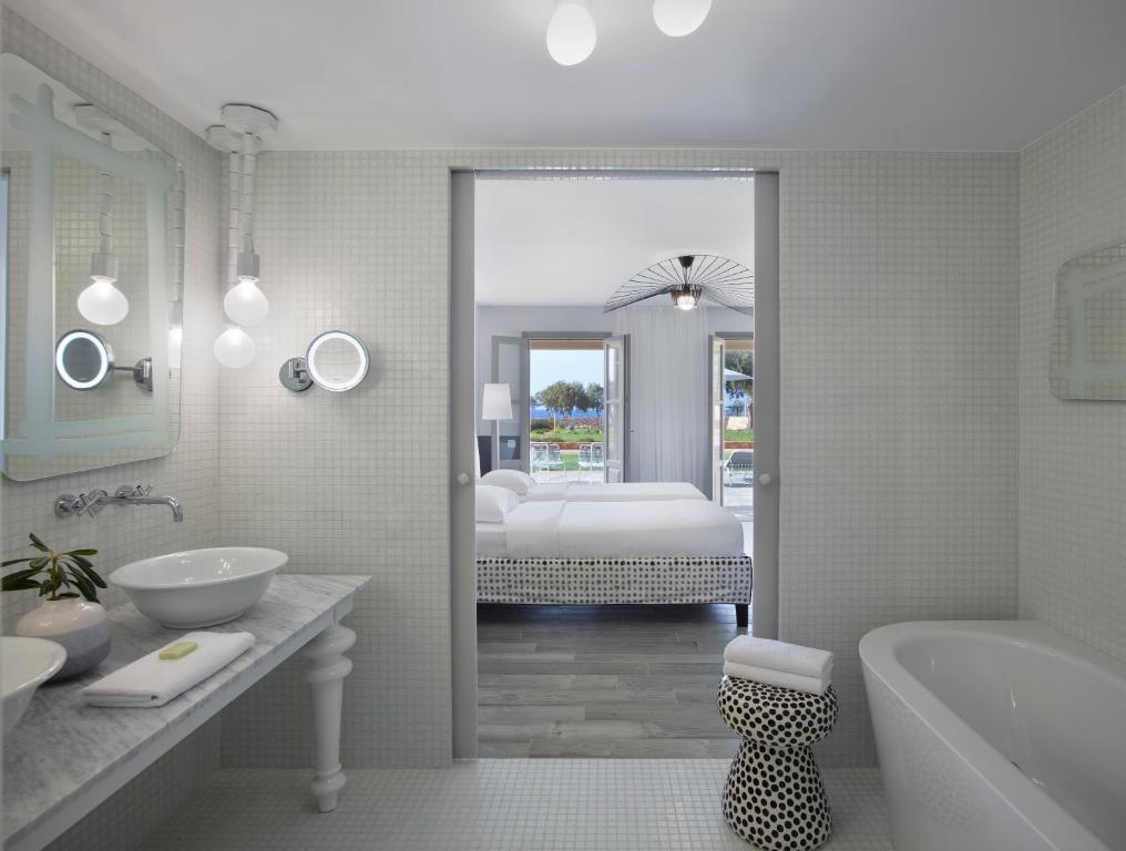 Ванная комната в Kalimera Kriti Hotel & Village Resort