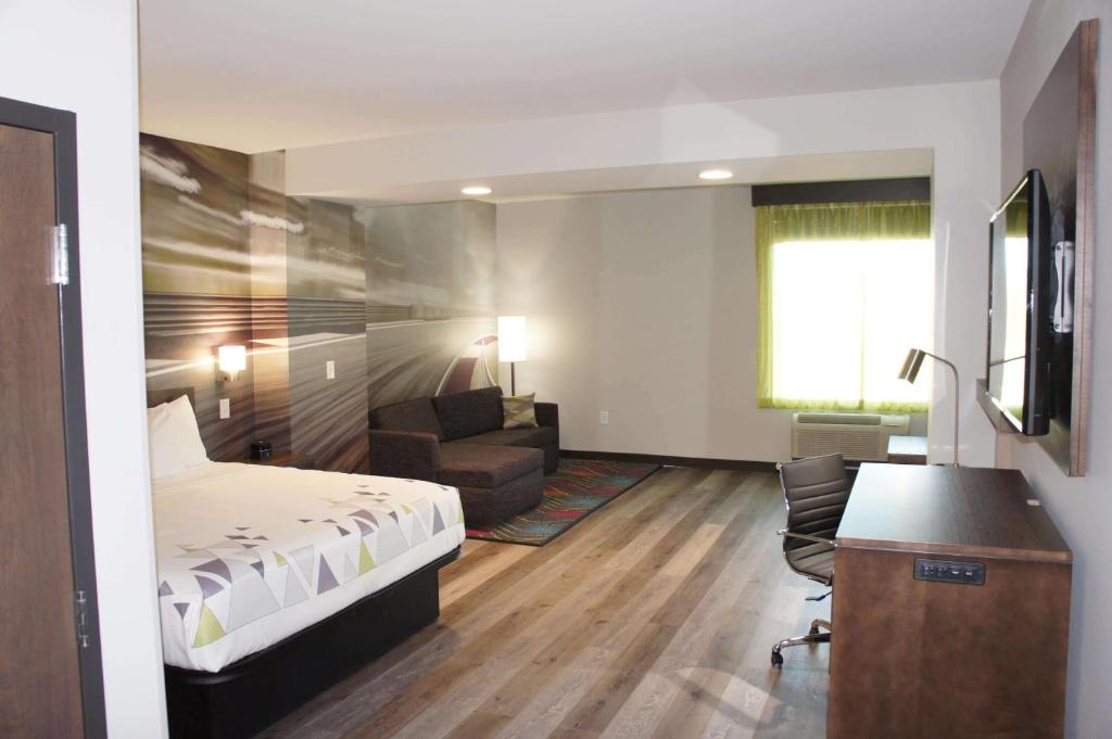 La Quinta Inn & Suites by Wyndham Braselton photo