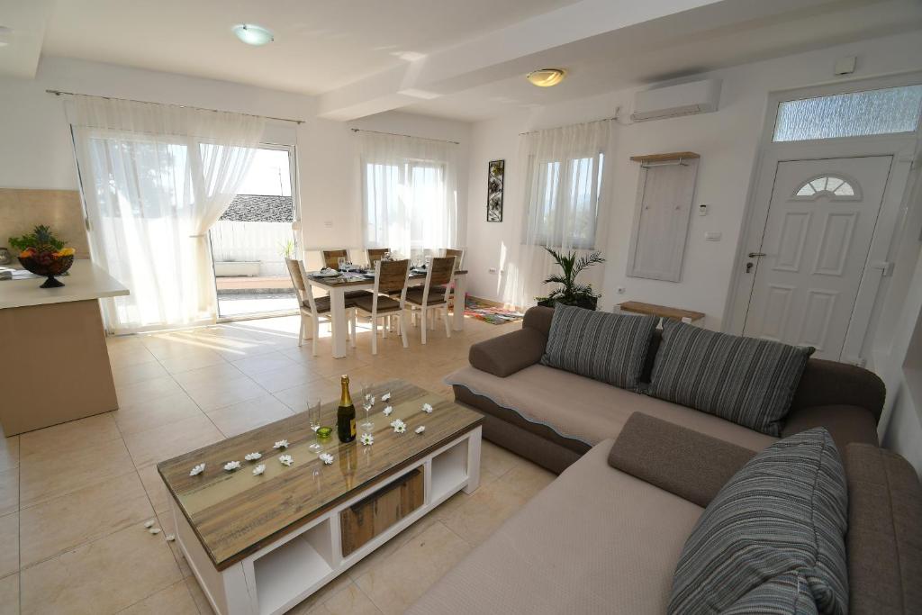 Część wypoczynkowa w obiekcie Apartment LIBRA with sea view