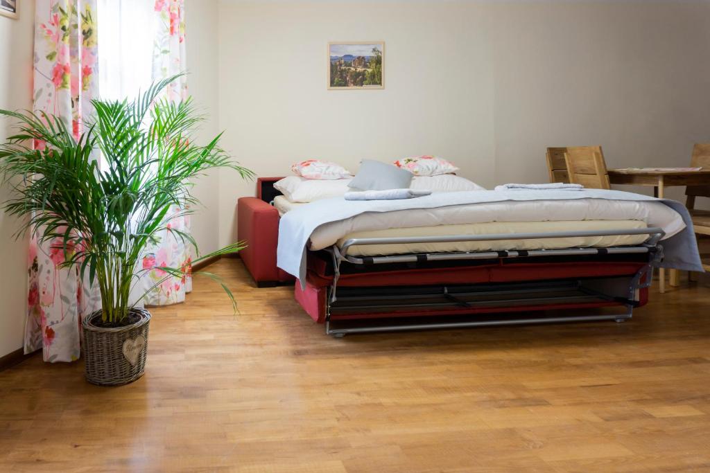 Postel nebo postele na pokoji v ubytování Penzion Růže