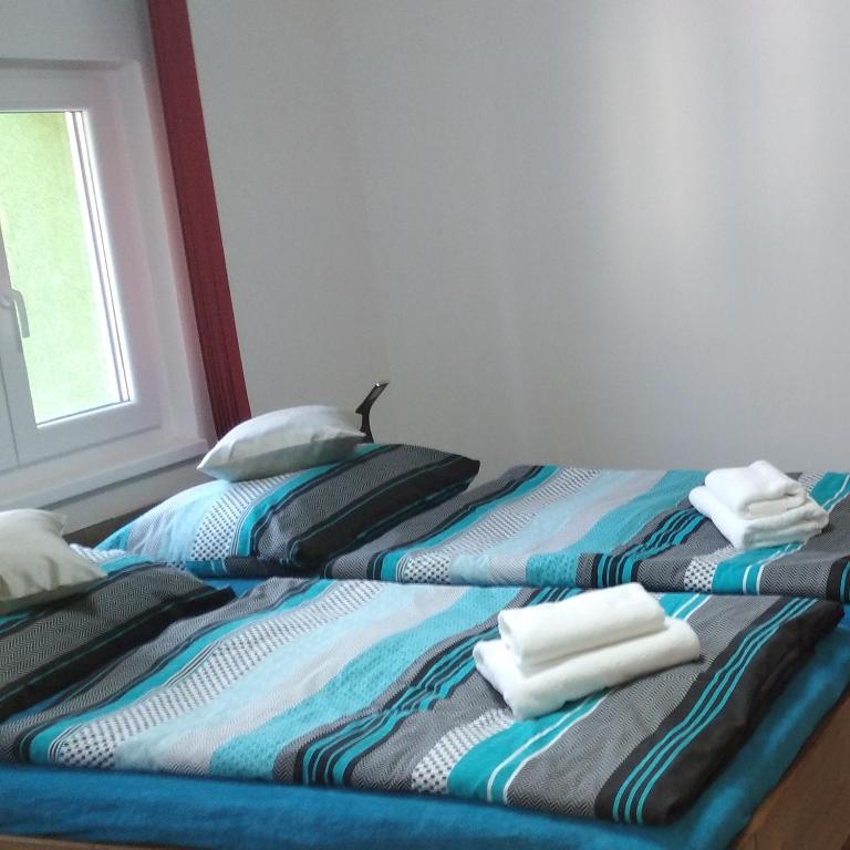Postel nebo postele na pokoji v ubytování Šenk U Kovárny