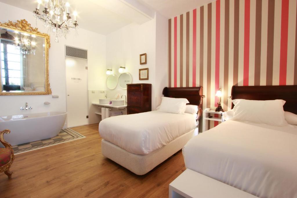 A bed or beds in a room at Hotel Patria Chica