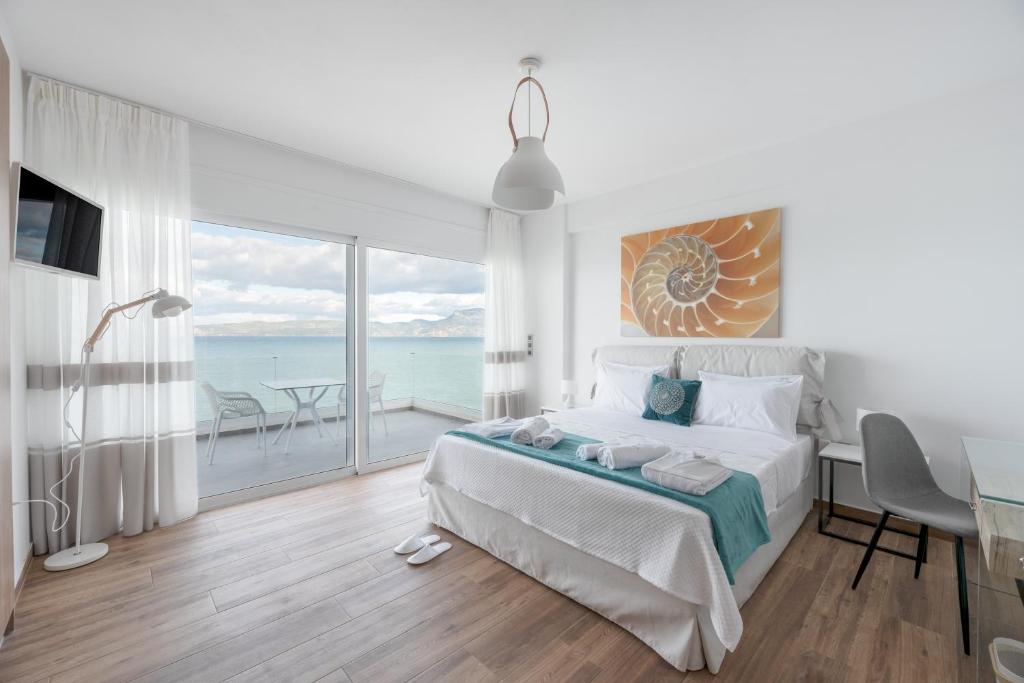 Katil atau katil-katil dalam bilik di COSTA VASIA Seaside Suites and Apartments