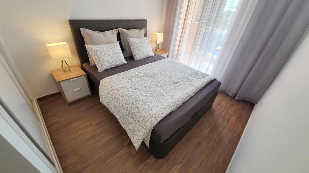 A bed or beds in a room at Apartamento ÁTICO SOL Los Miradores del Puerto