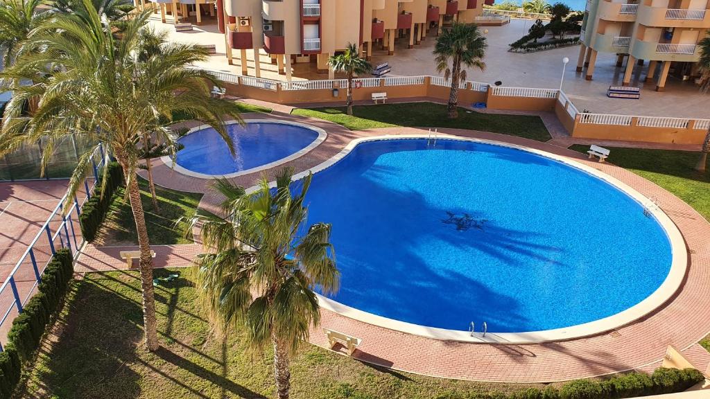 The swimming pool at or close to Apartamento ÁTICO SOL Los Miradores del Puerto