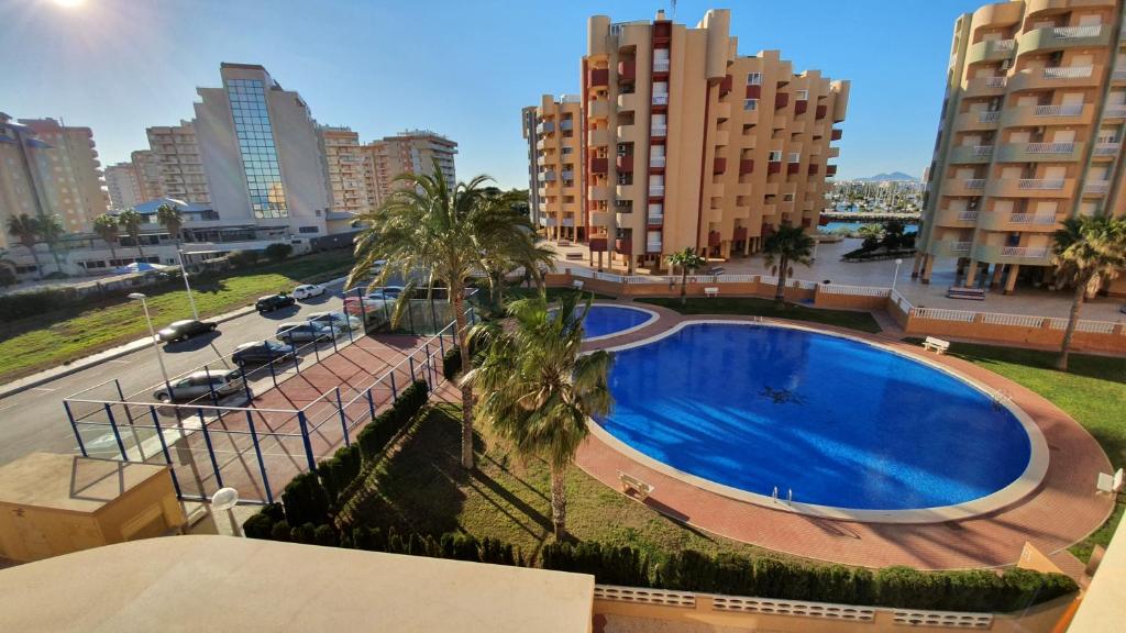The swimming pool at or close to Apartamento ÁTICO SOL Los Miradores del Puerto