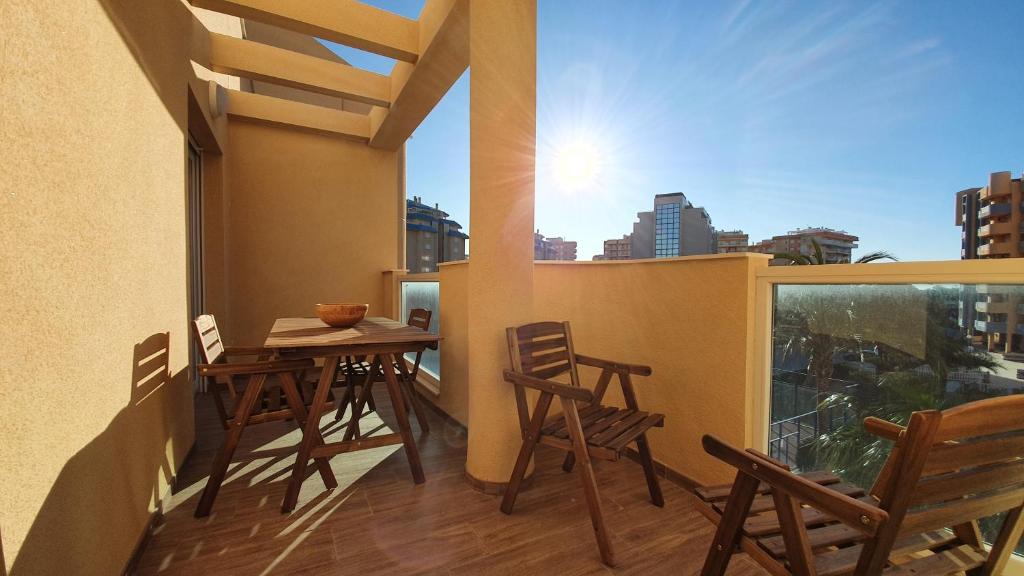 A balcony or terrace at Apartamento ÁTICO SOL Los Miradores del Puerto