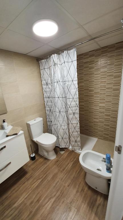 A bathroom at Apartamento ÁTICO SOL Los Miradores del Puerto