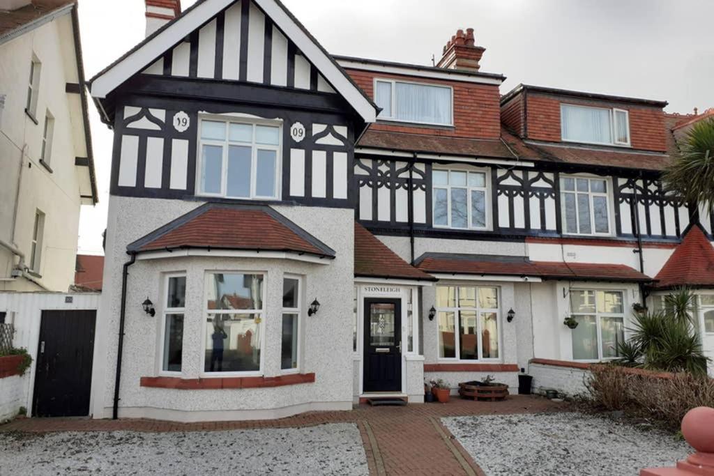 Cheap Bed and Breakfast | B&B | Airbnb in Llandudno, UK
