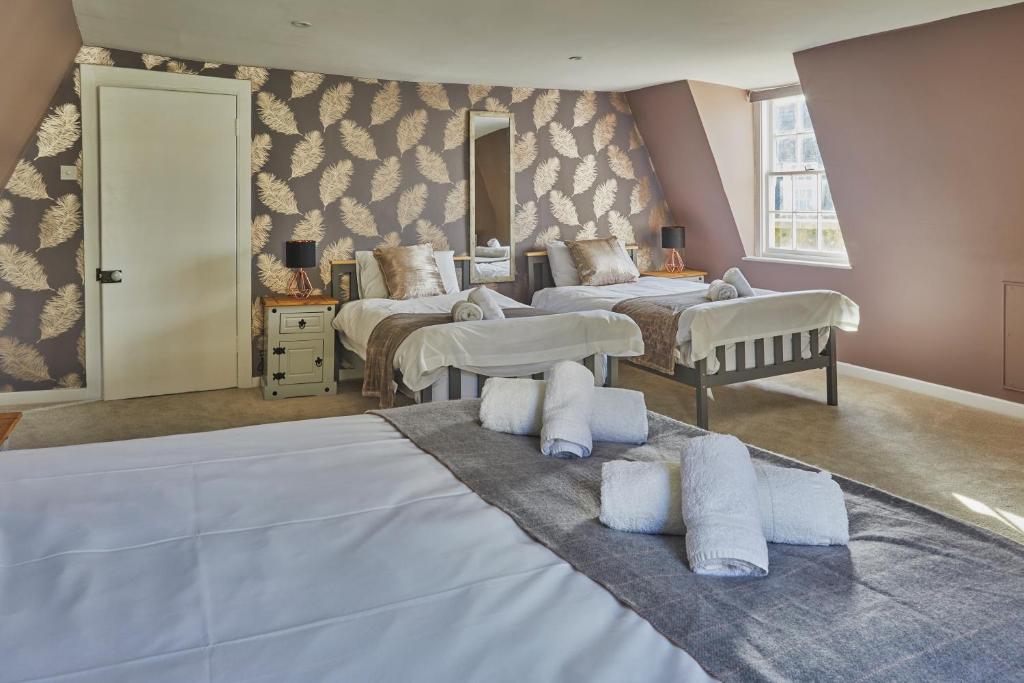 a bedroom with two beds and a room with two beds at Opposite to Sally Lunn's Spacious Luxury Maisonette! in Bath