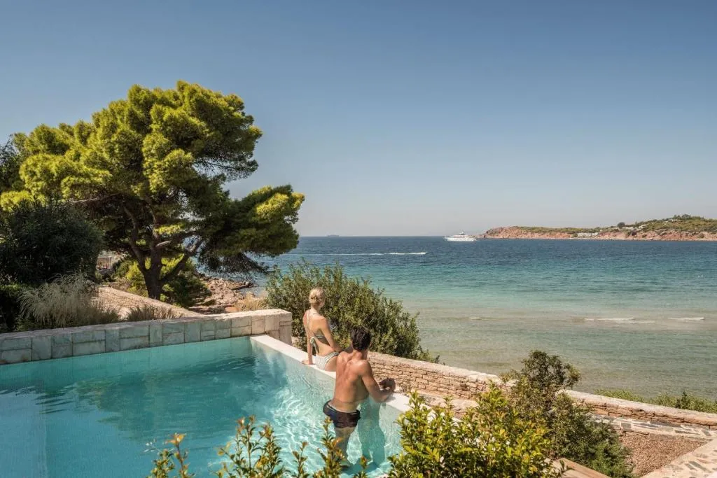 Bungalow with Pool and Sea View