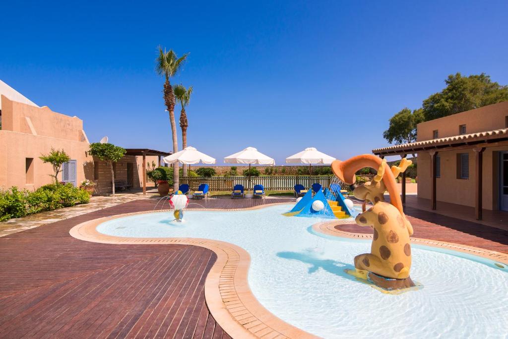 Бассейн в Kalimera Kriti Hotel & Village Resort или поблизости