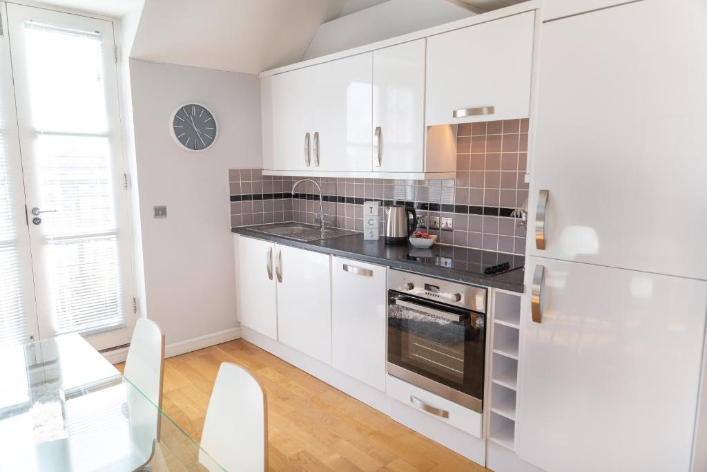 Citystay - Marino Place - One-Bedroom Apartment