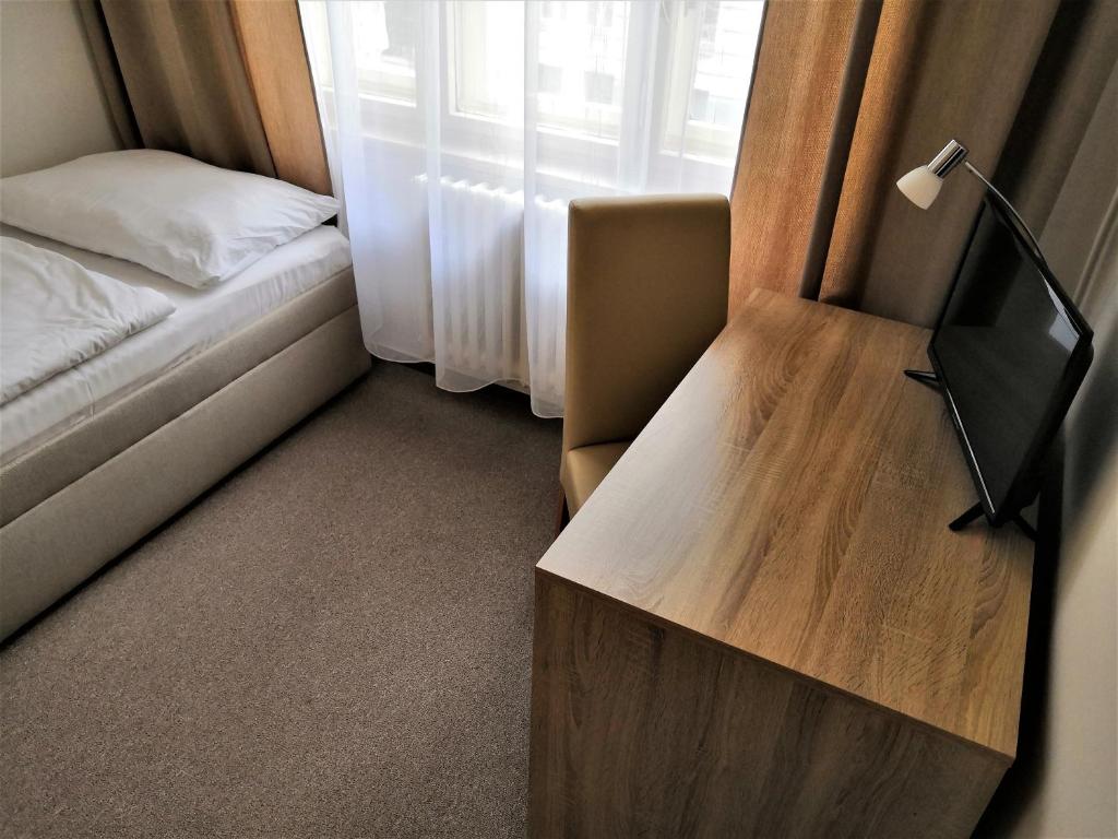 TV a/nebo společenská místnost v ubytování Hotel Marianeum