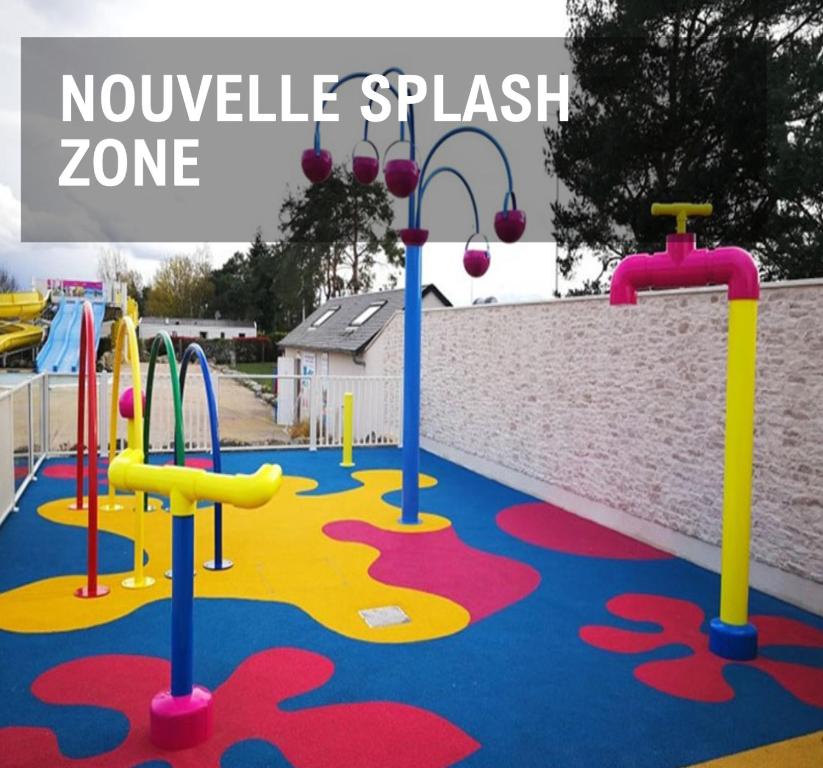 Детская игровая зона в Mobilhome familial de luxe 3 chambres