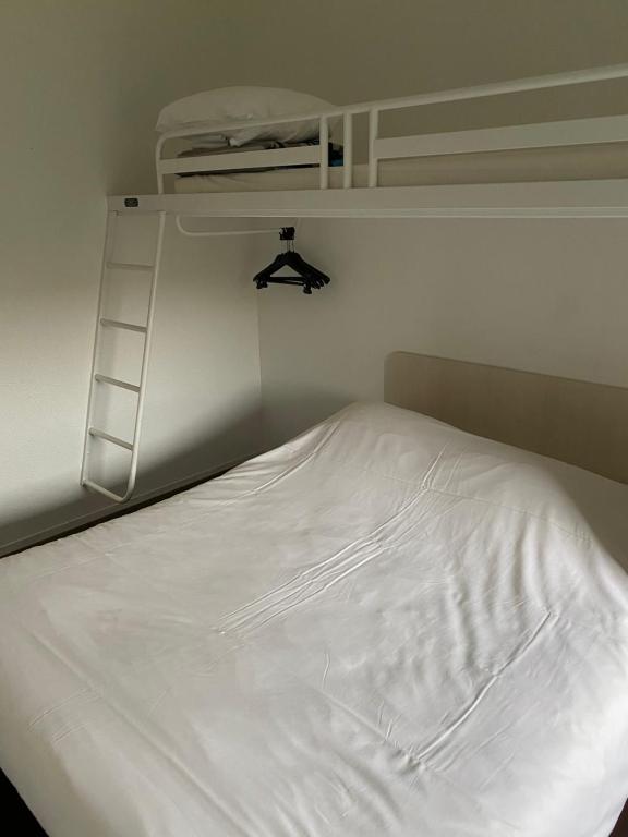 Postel nebo postele na pokoji v ubytování Hôtel F1 Verdun
