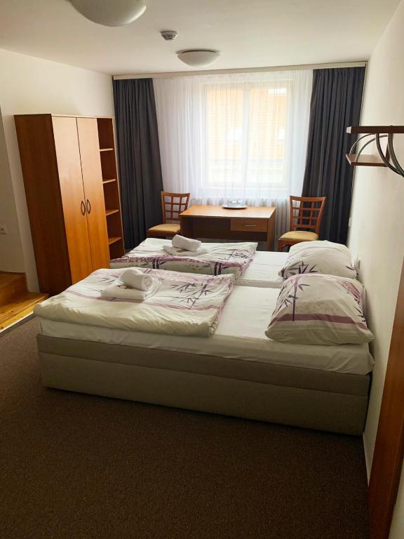 Postel nebo postele na pokoji v ubytování Hotel Marianeum
