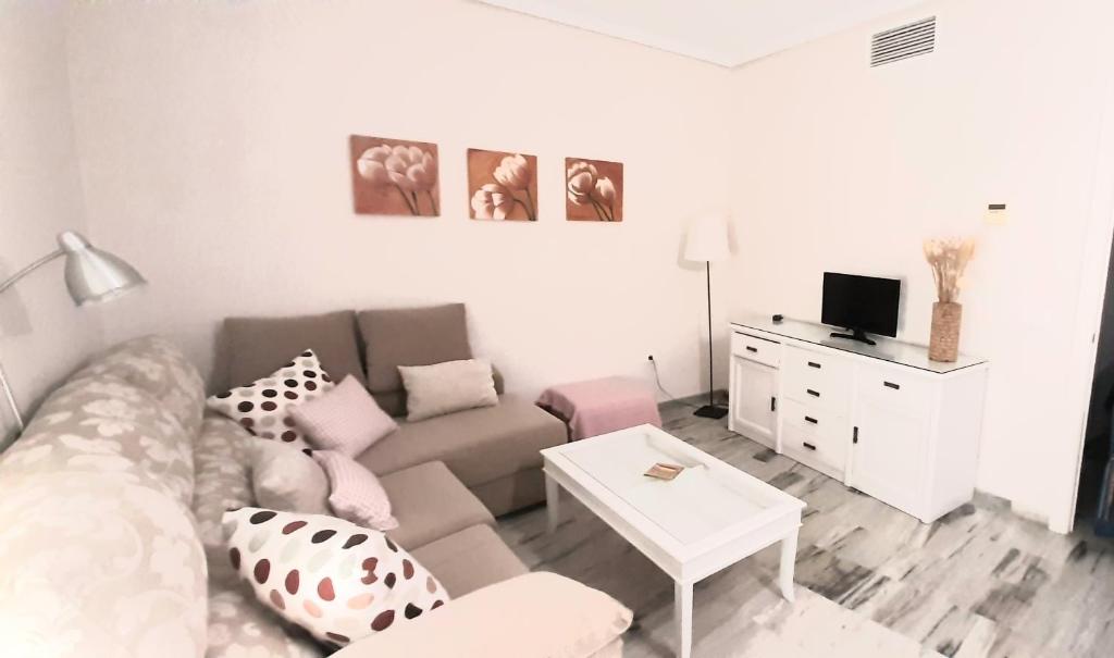 A television and/or entertainment centre at Apartamento Realengo Sevilla