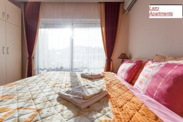 Lazo's Apartments - Studio With Terrace