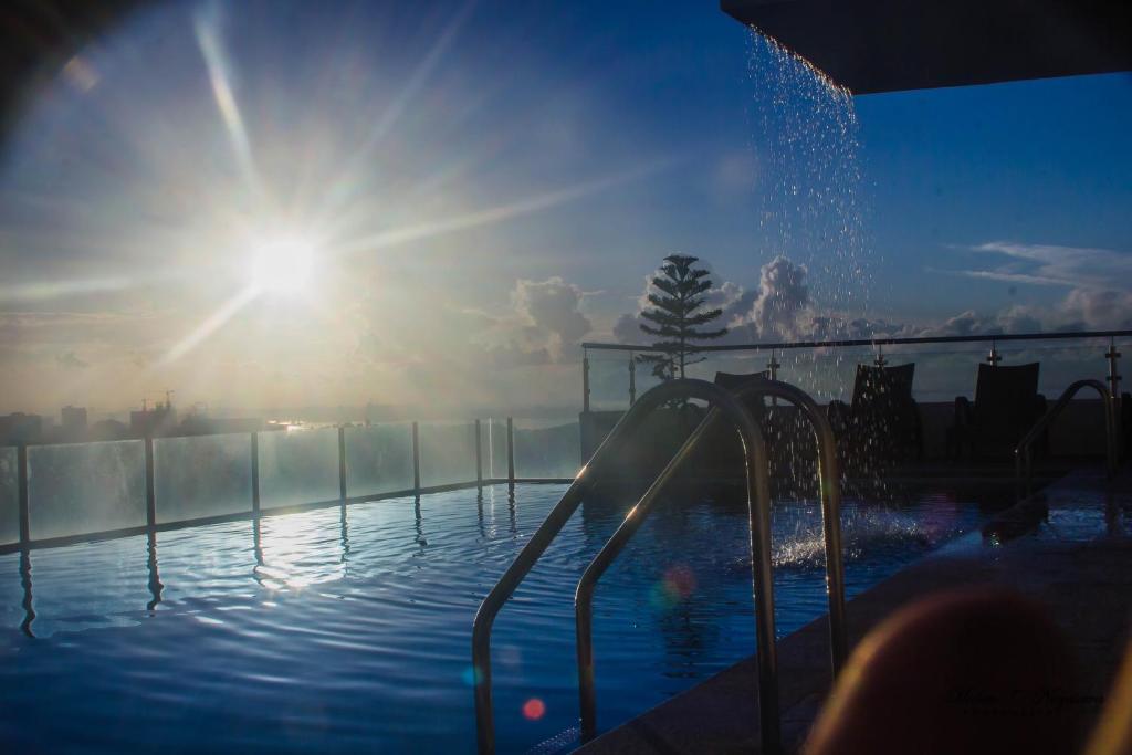 MABOLO GARDEN FLAT A3 free ROOFTOP POOL, short walk ayala mall