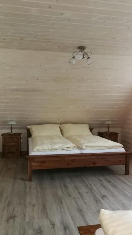 Postel nebo postele na pokoji v ubytování Roháčske zruby 2,3,4