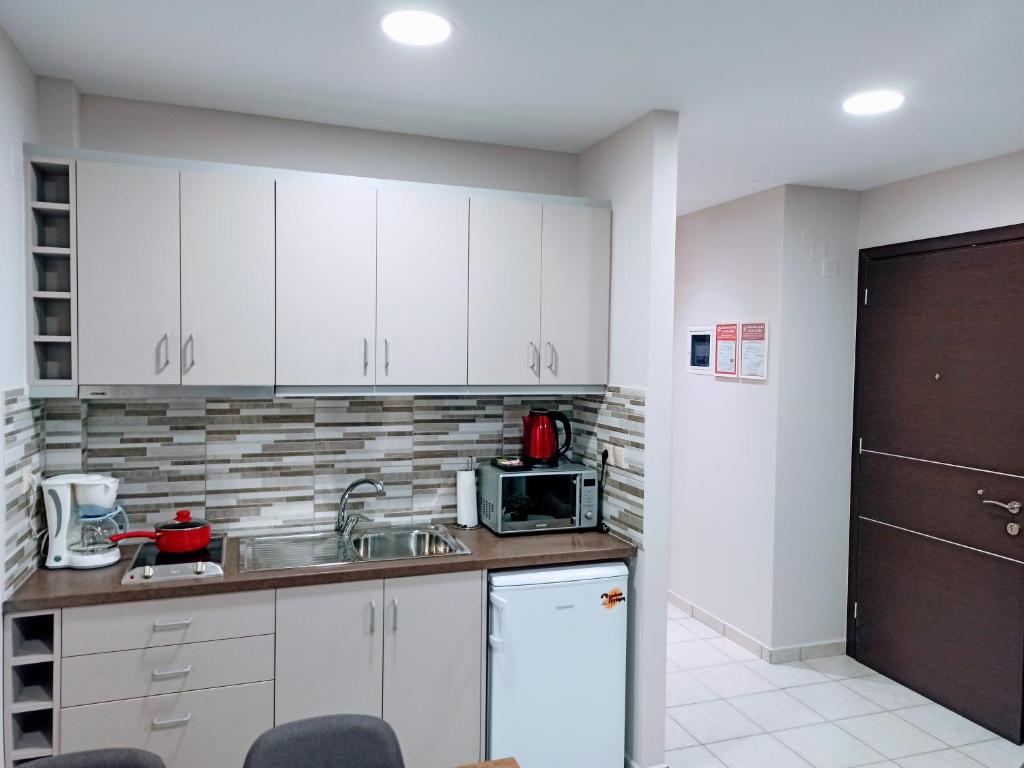 Kuchyň nebo kuchyňský kout v ubytování Central Square Apartment 1