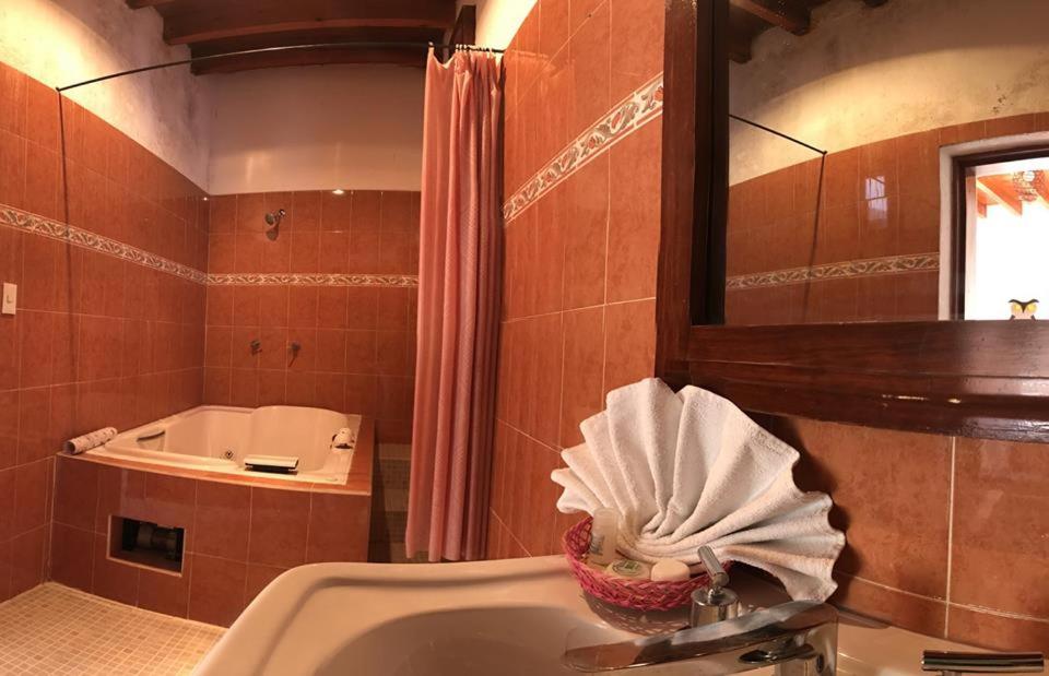 Koupelna v ubytování HOTEL ECOTURISTICO LA SALITRERA