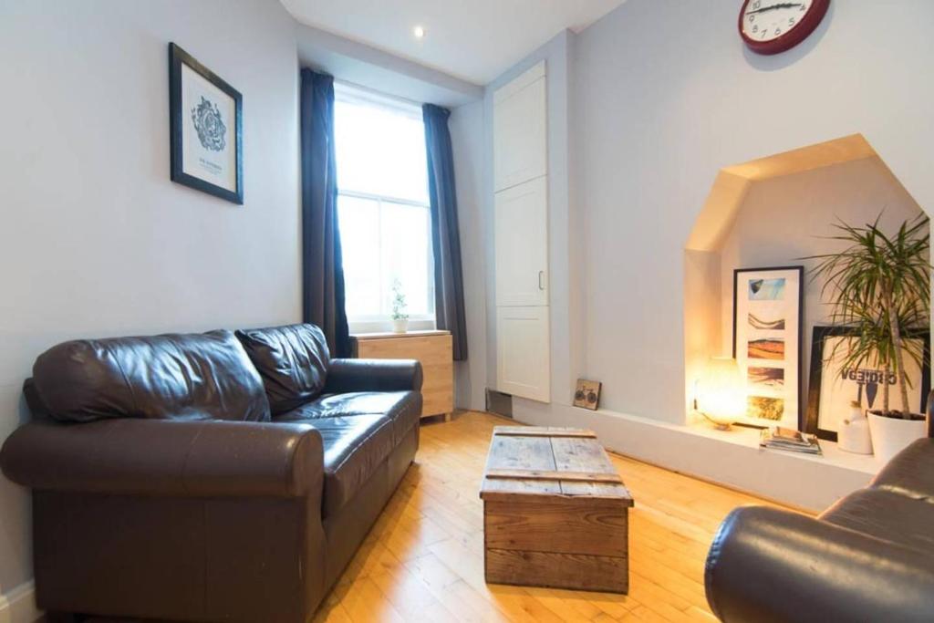 Beautiful 2 Bed Apartment Rose St