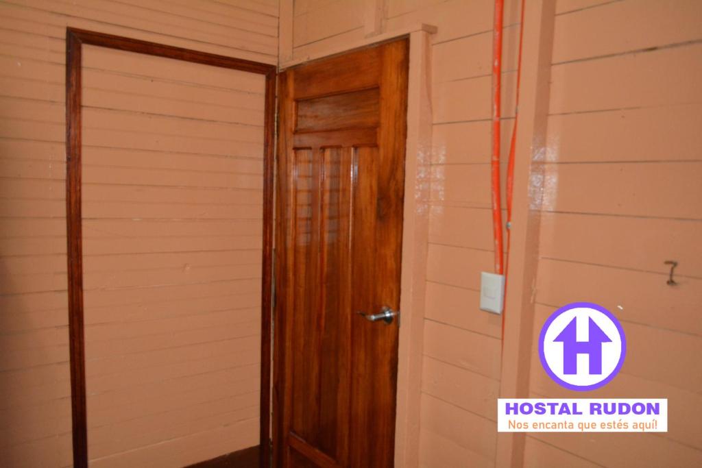 Certifikát, ocenenie alebo iný dokument vystavený v ubytovaní Apartamentos y Hostal RUDON #1