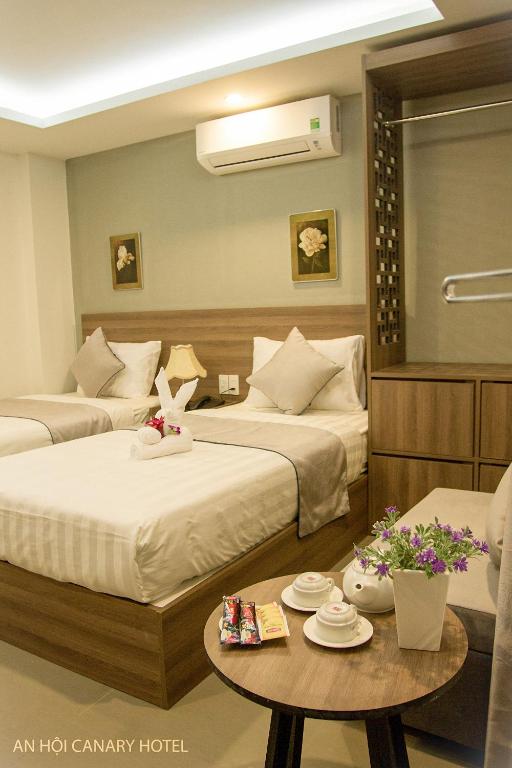 Postel nebo postele na pokoji v ubytování An Hoi Canary Hotel