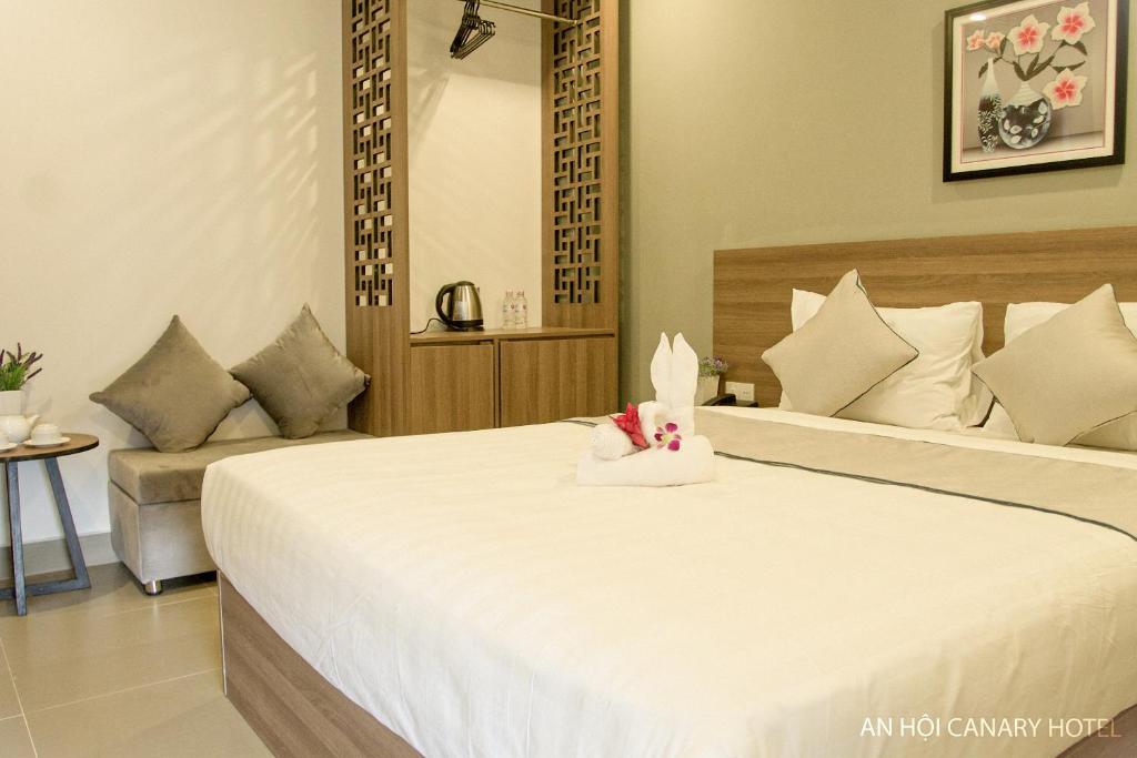 Postel nebo postele na pokoji v ubytování An Hoi Canary Hotel