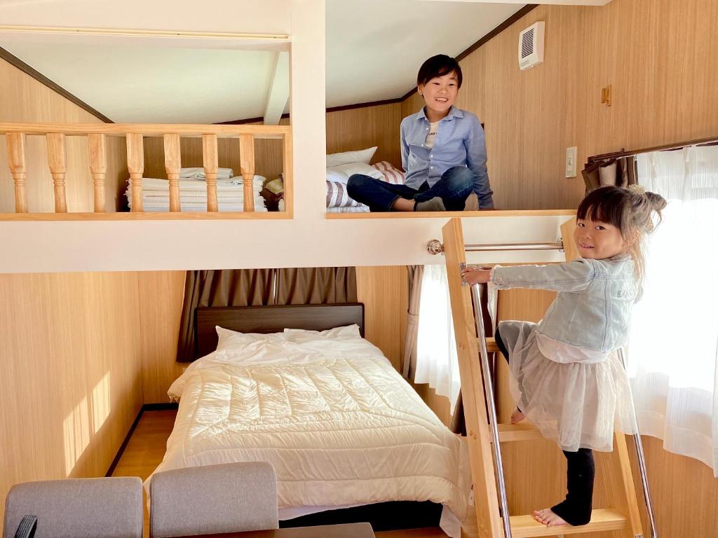 Postel nebo postele na pokoji v ubytování Grampus Inn Shirahama