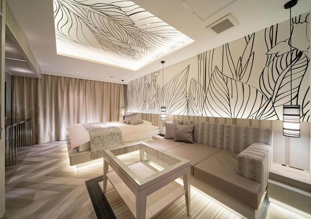 Posezení v ubytování HOTEL U's 香櫨園