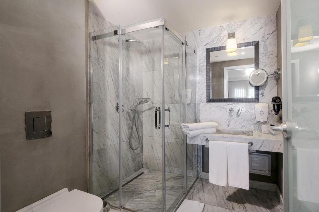 A bathroom at The Gate Ataşehir Finance Centre