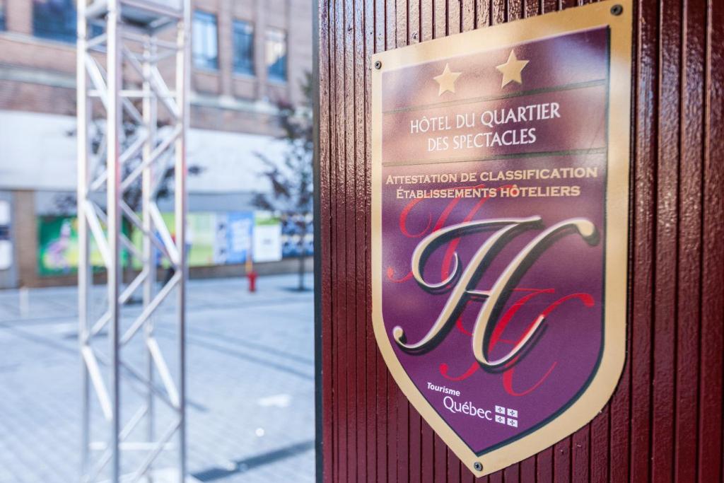 Certifikát, hodnocení, plakát nebo jiný dokument vystavený v ubytování Hotel Quartier des Spectacles