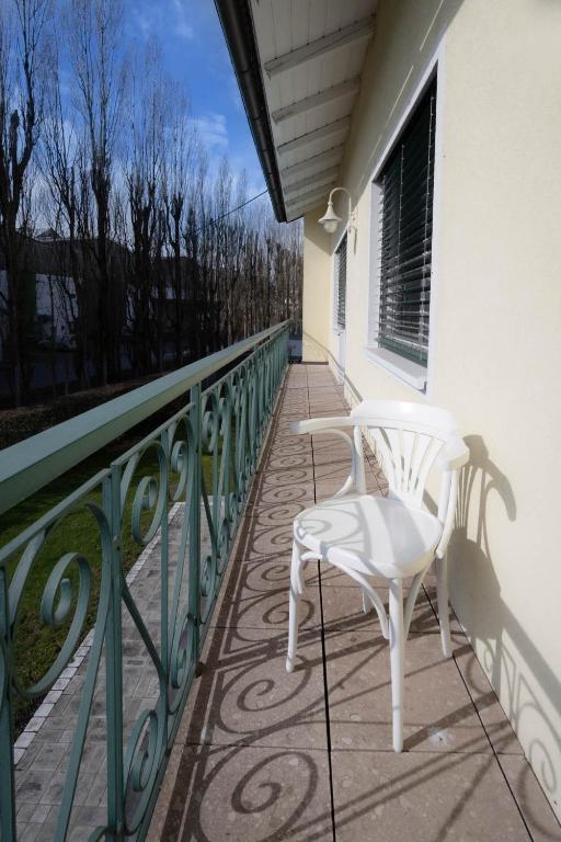 A balcony or terrace at Aparthome L.I.N.Z.