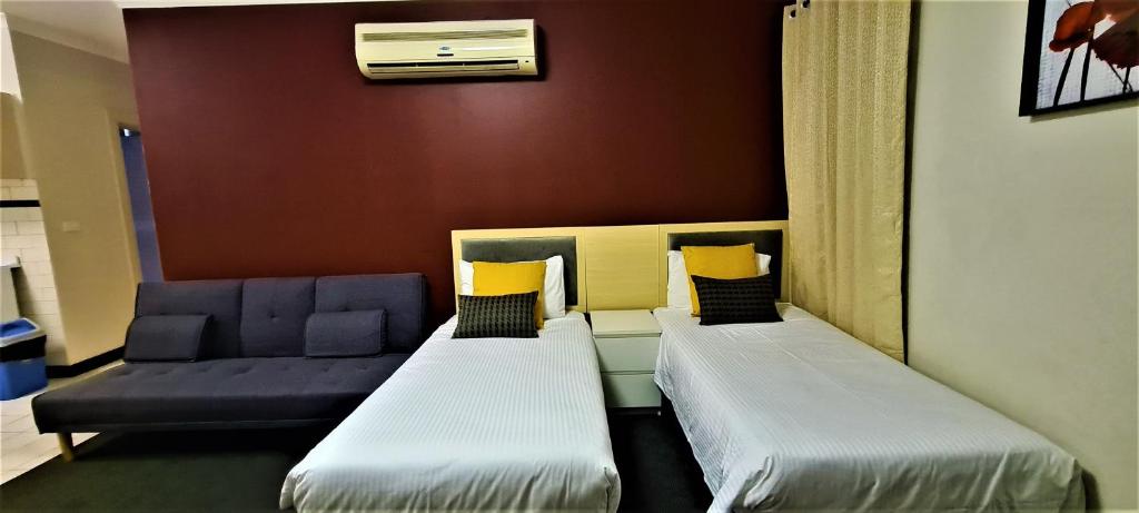 Postel nebo postele na pokoji v ubytování Brunswick Tower Hotel