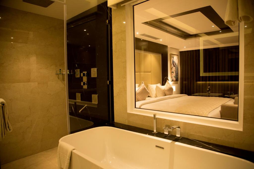 Koupelna v ubytování S Hotels Chennai