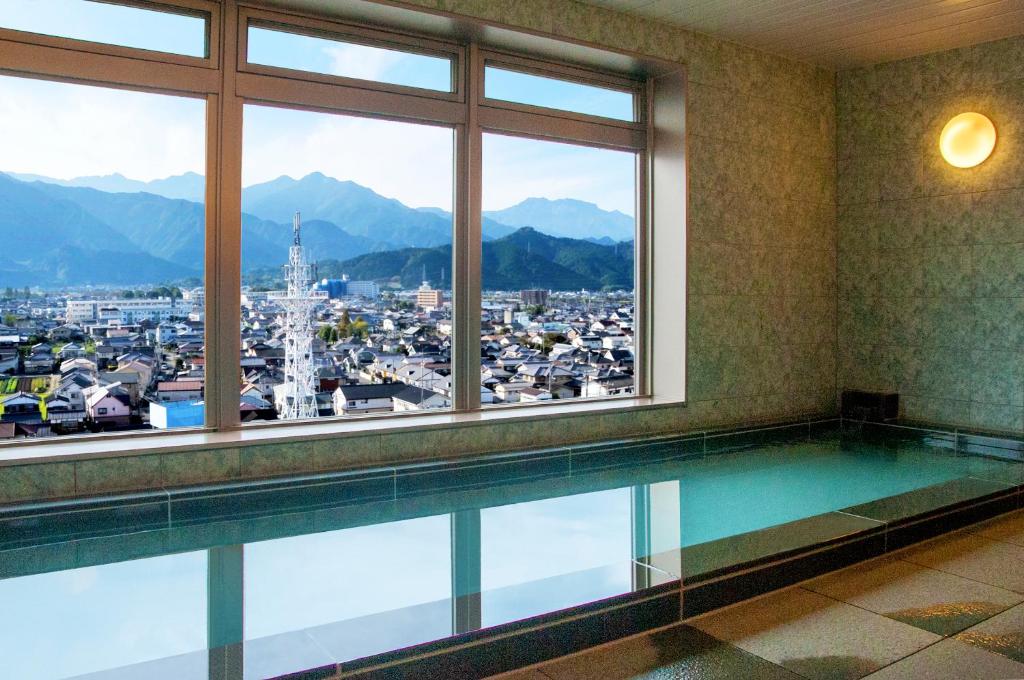 Nespecifikovaný výhled na hory nebo výhled na hory při pohledu z hotelu